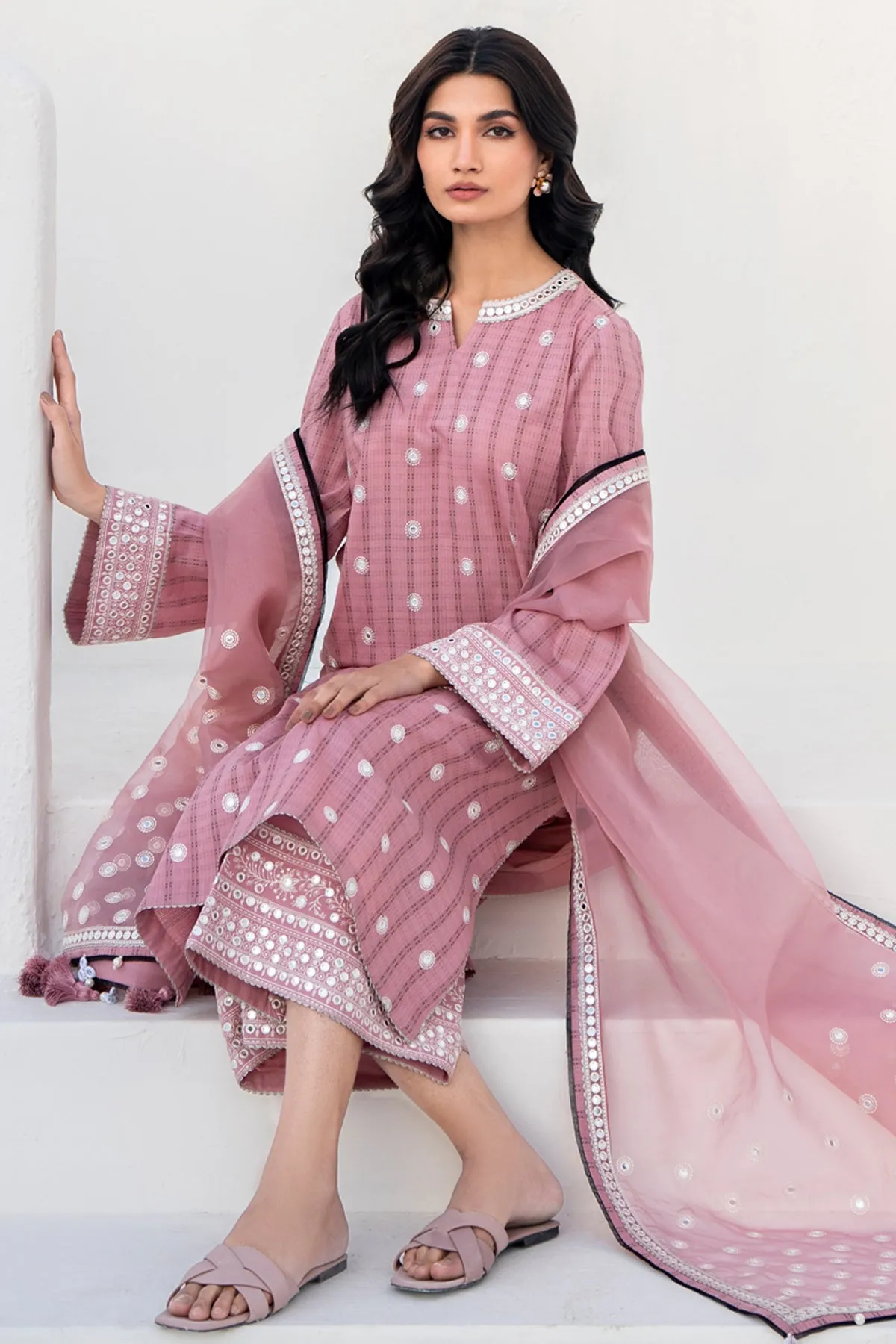 Embroidered Cutpana Lawn USE-9011