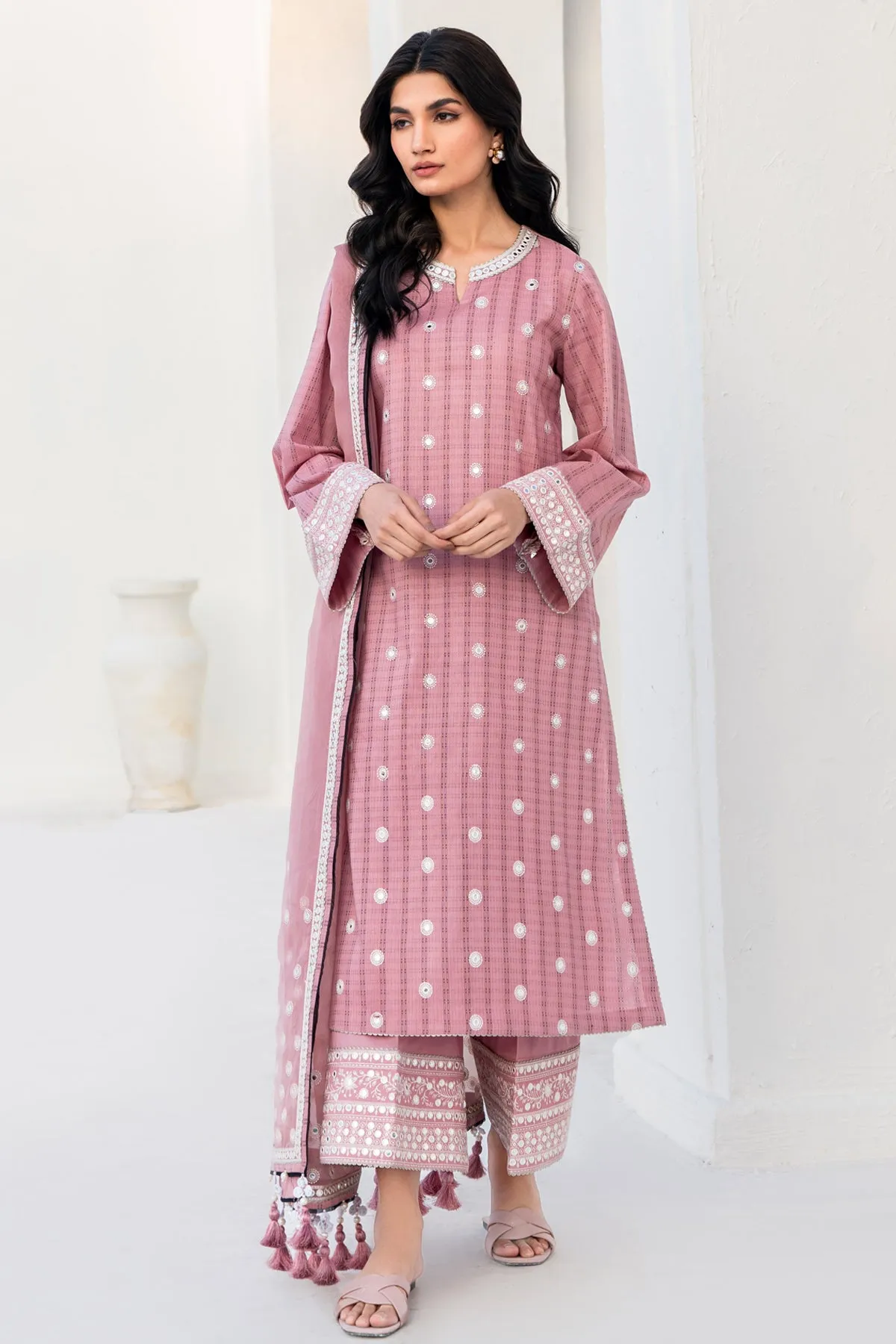 Embroidered Cutpana Lawn USE-9011