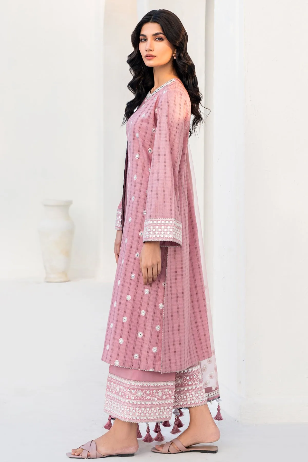Embroidered Cutpana Lawn USE-9011