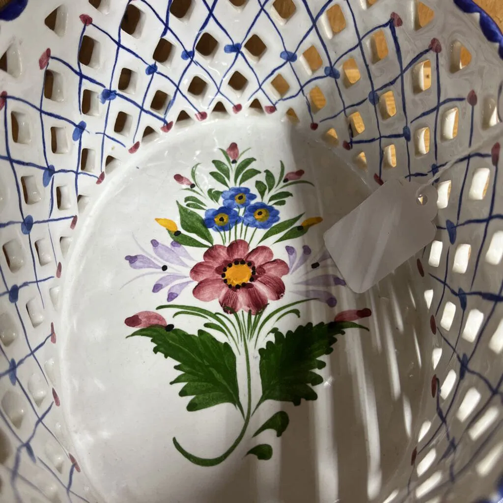 HAND PAINTED BLUE/WHITE CERAMIC BASKET