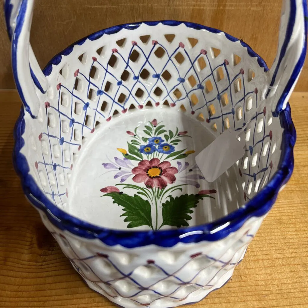 HAND PAINTED BLUE/WHITE CERAMIC BASKET