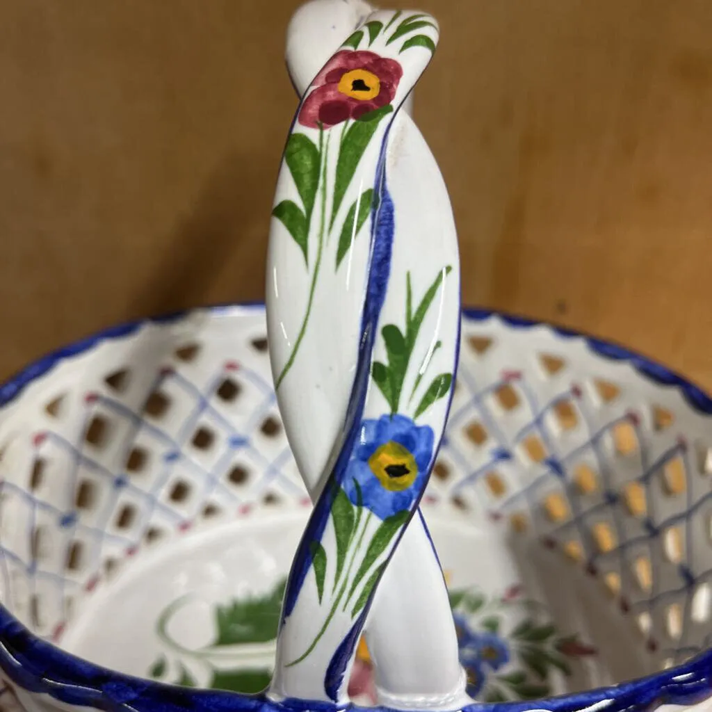 HAND PAINTED BLUE/WHITE CERAMIC BASKET