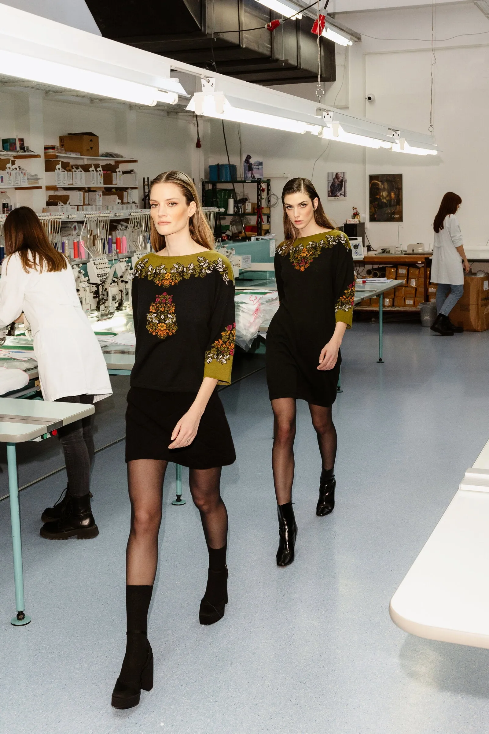 Intarsia Pullover, Floral Motive - Black