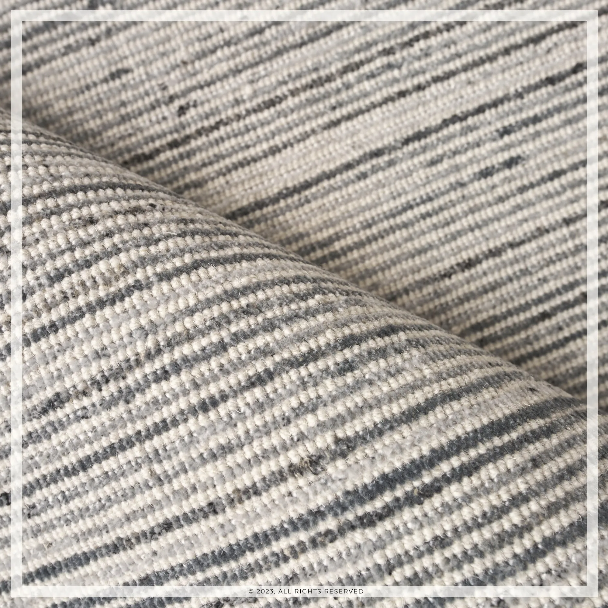 UER0130 Luxury Hand-Loomed Natural and Synthetic Blend Medium-Pile Rug