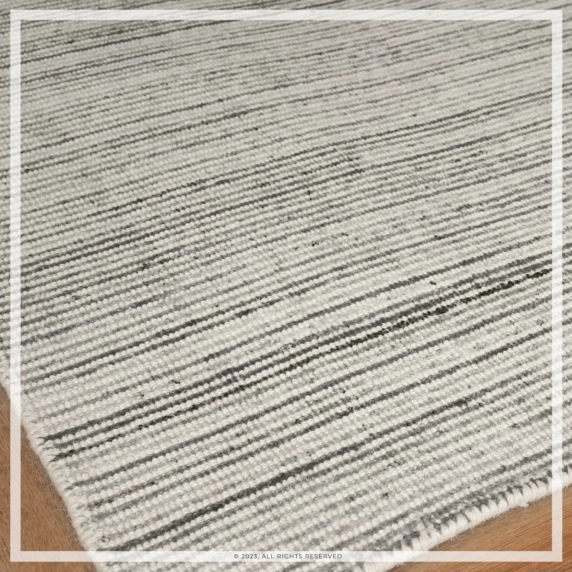UER0130 Luxury Hand-Loomed Natural and Synthetic Blend Medium-Pile Rug
