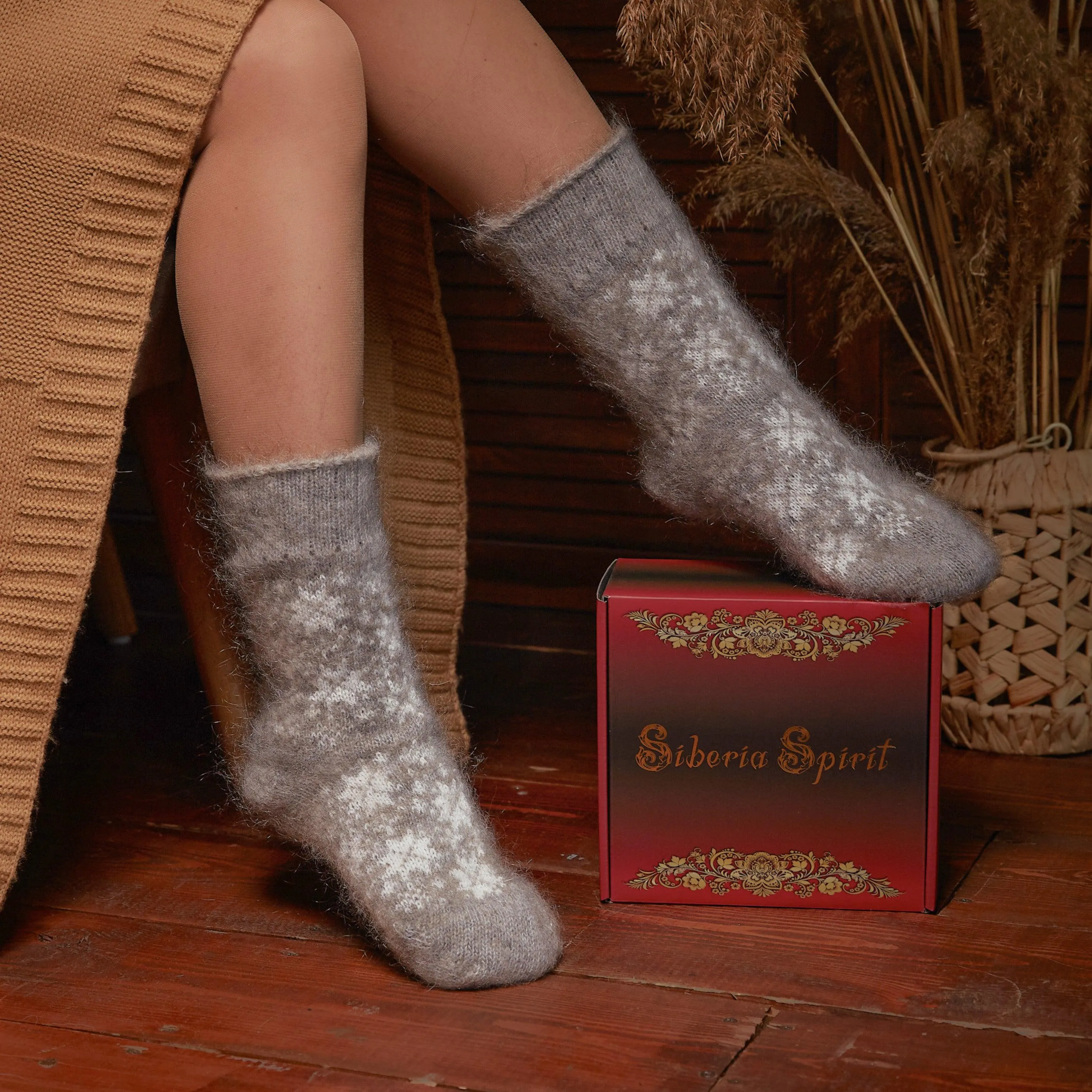 Unisex Snowstorm Non-Binding Goat Wool Crew Socks