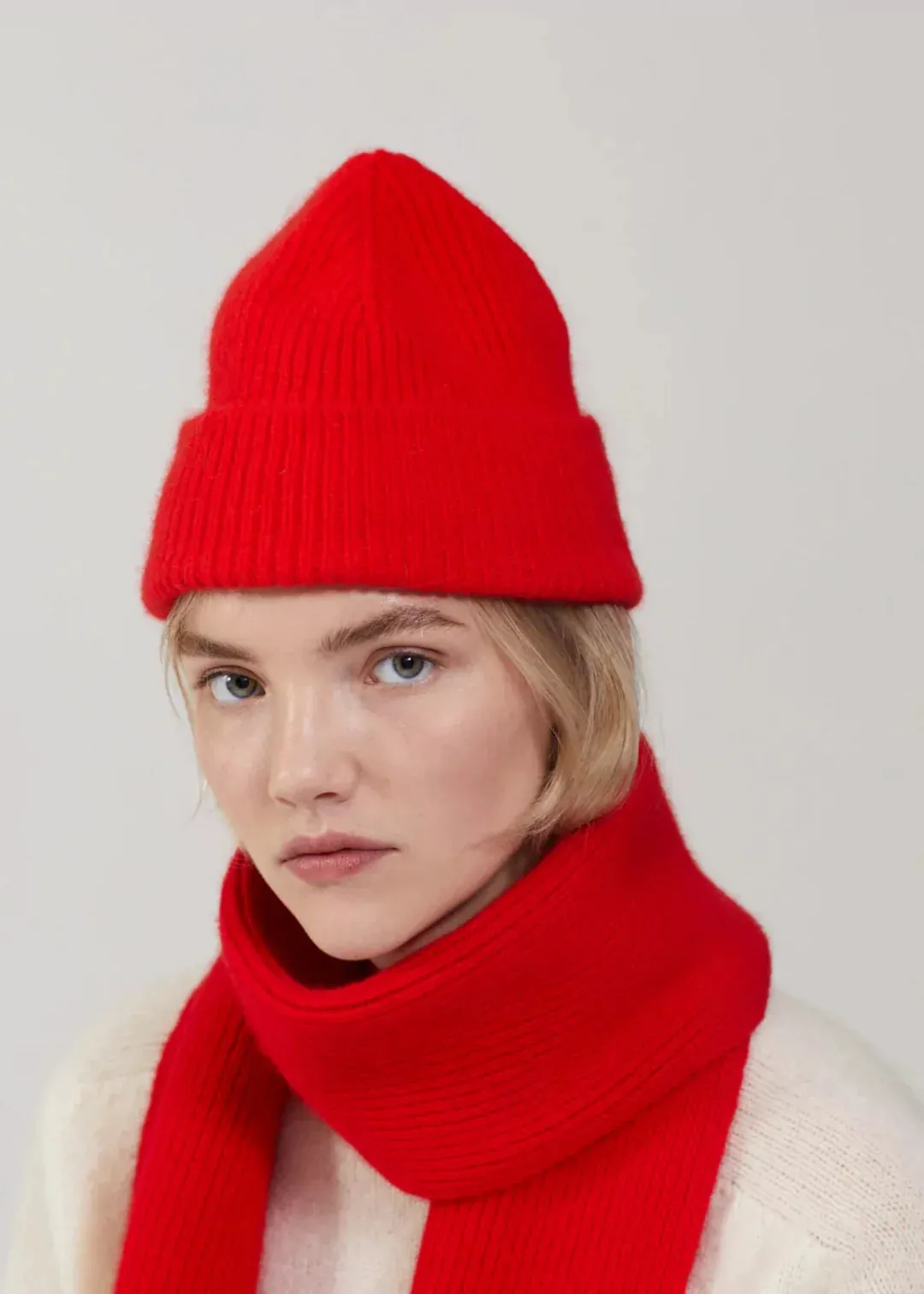 Wool beanie, crimson