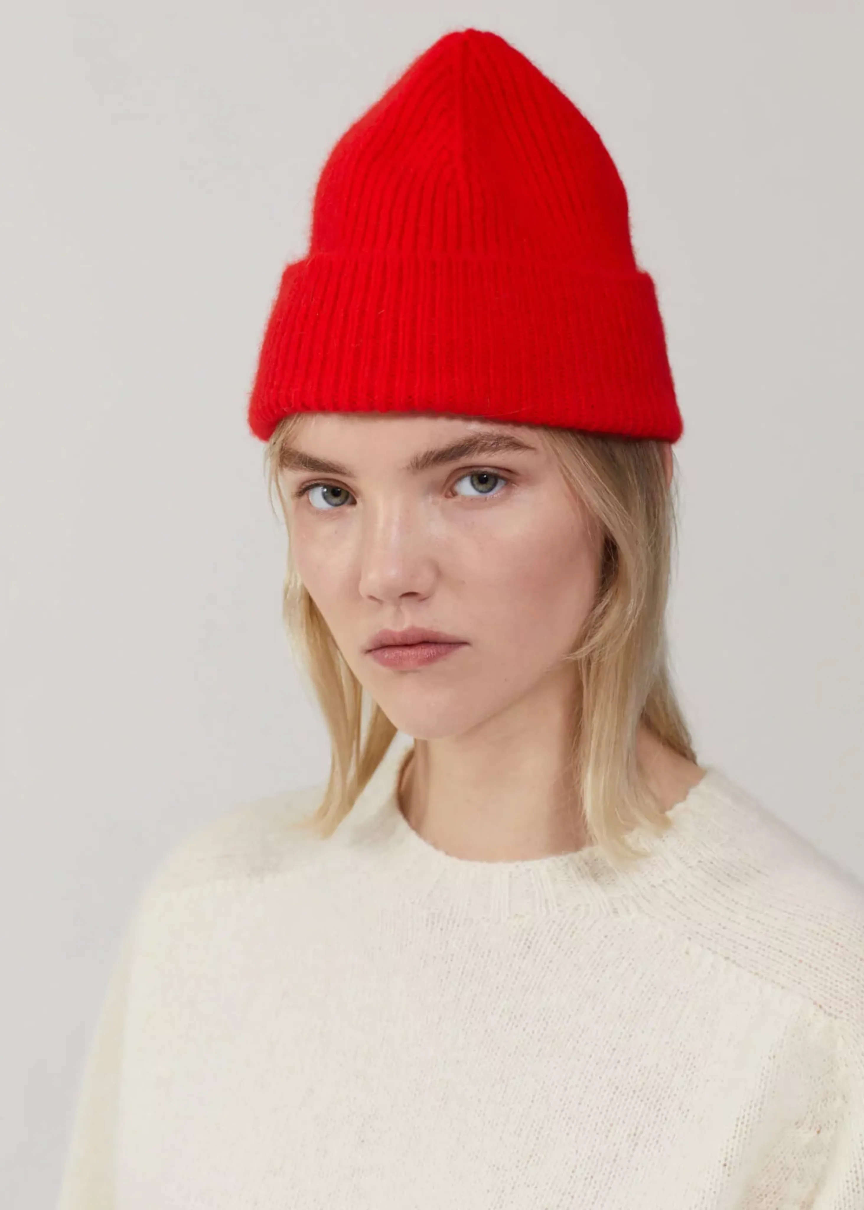 Wool beanie, crimson